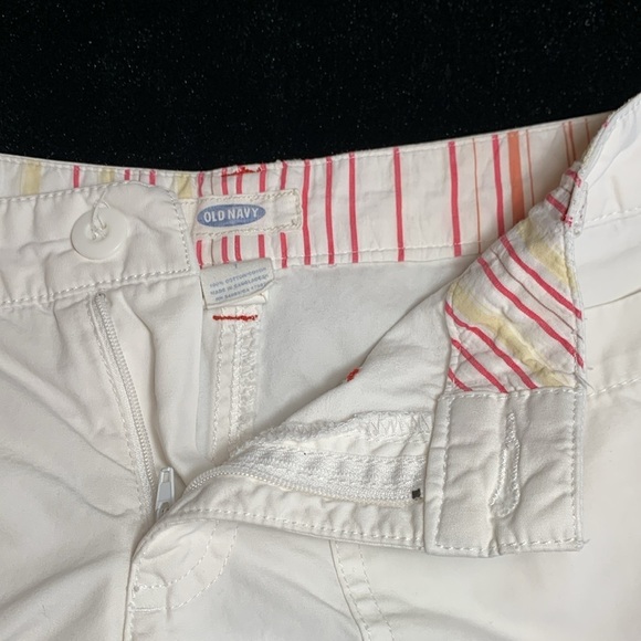 Women's Juniors Old Navy White with Red Trim Detail Cotton Shorts Size 1 - Picture 5 of 10